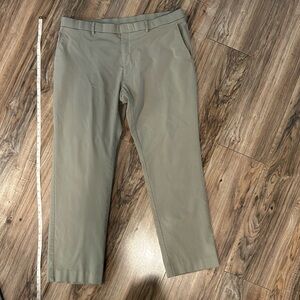 TOMMY HILFIGER skinny khakis with amazing stretch. 40x30